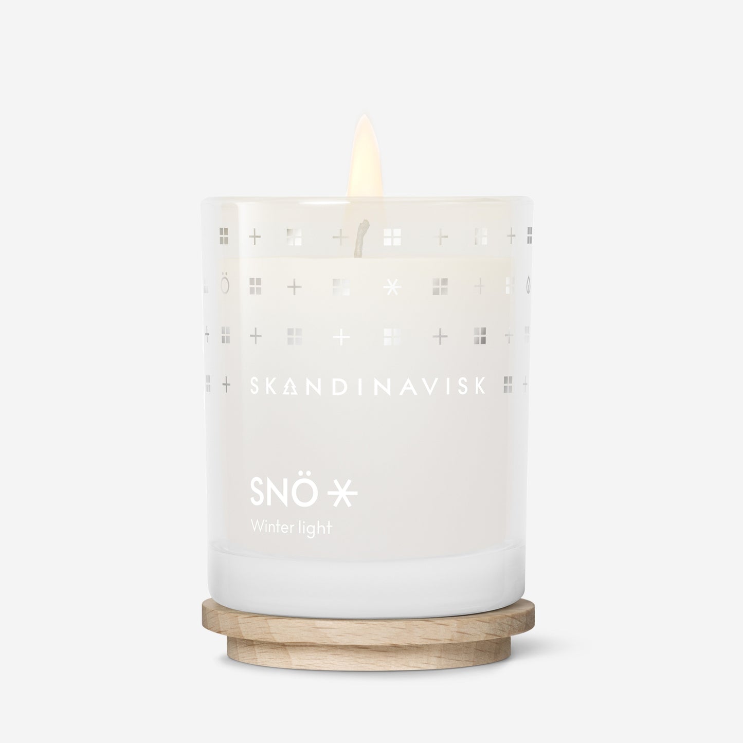 Skandinavisk SNÖ 65g Scented Candle Duftkerze – erhältlich unter Tegrino Studio mit Bang & Olufsen Lautsprechercover